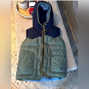 Patagonia Girls' Reversible Bivy Hoody Vest Medium